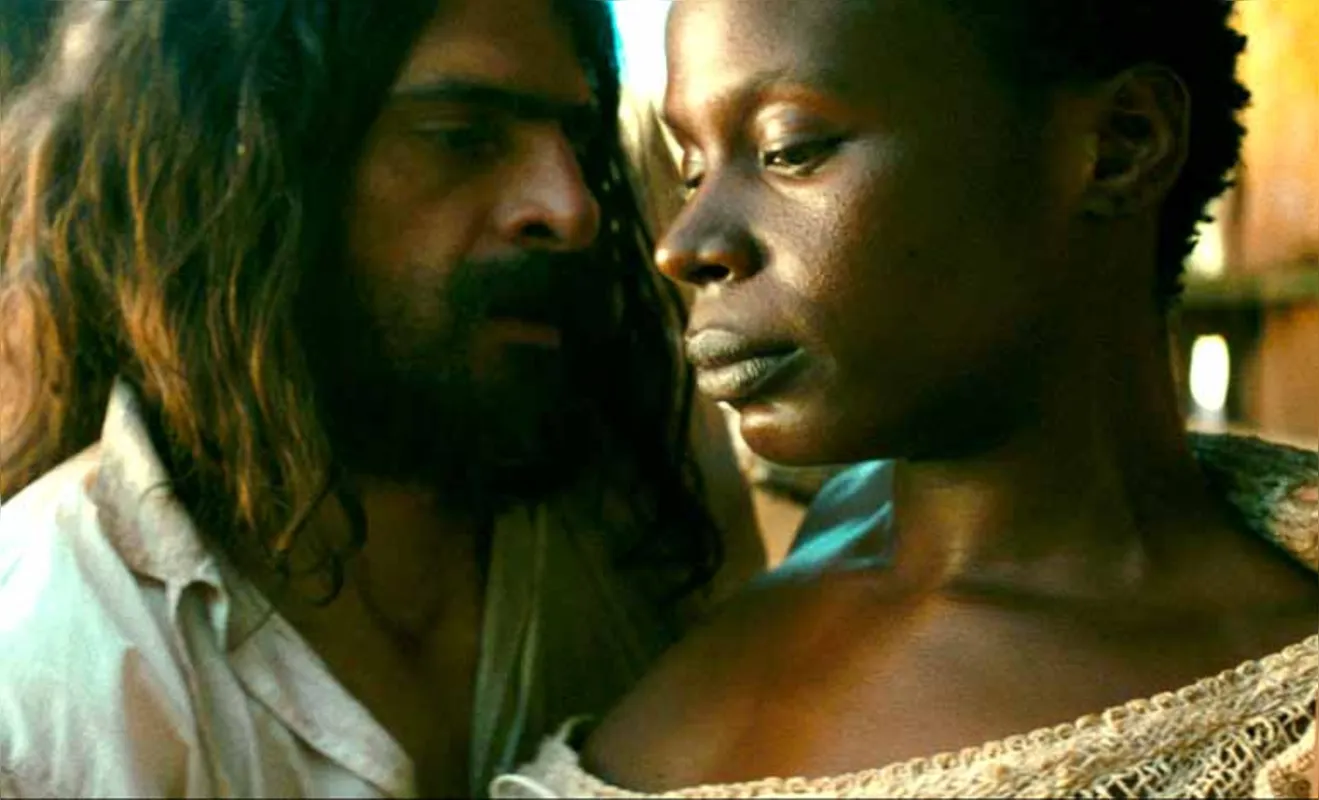 No filme, Joaquim (Tiradentes) mantém relações sexuais com uma escrava a quem chama de Preta