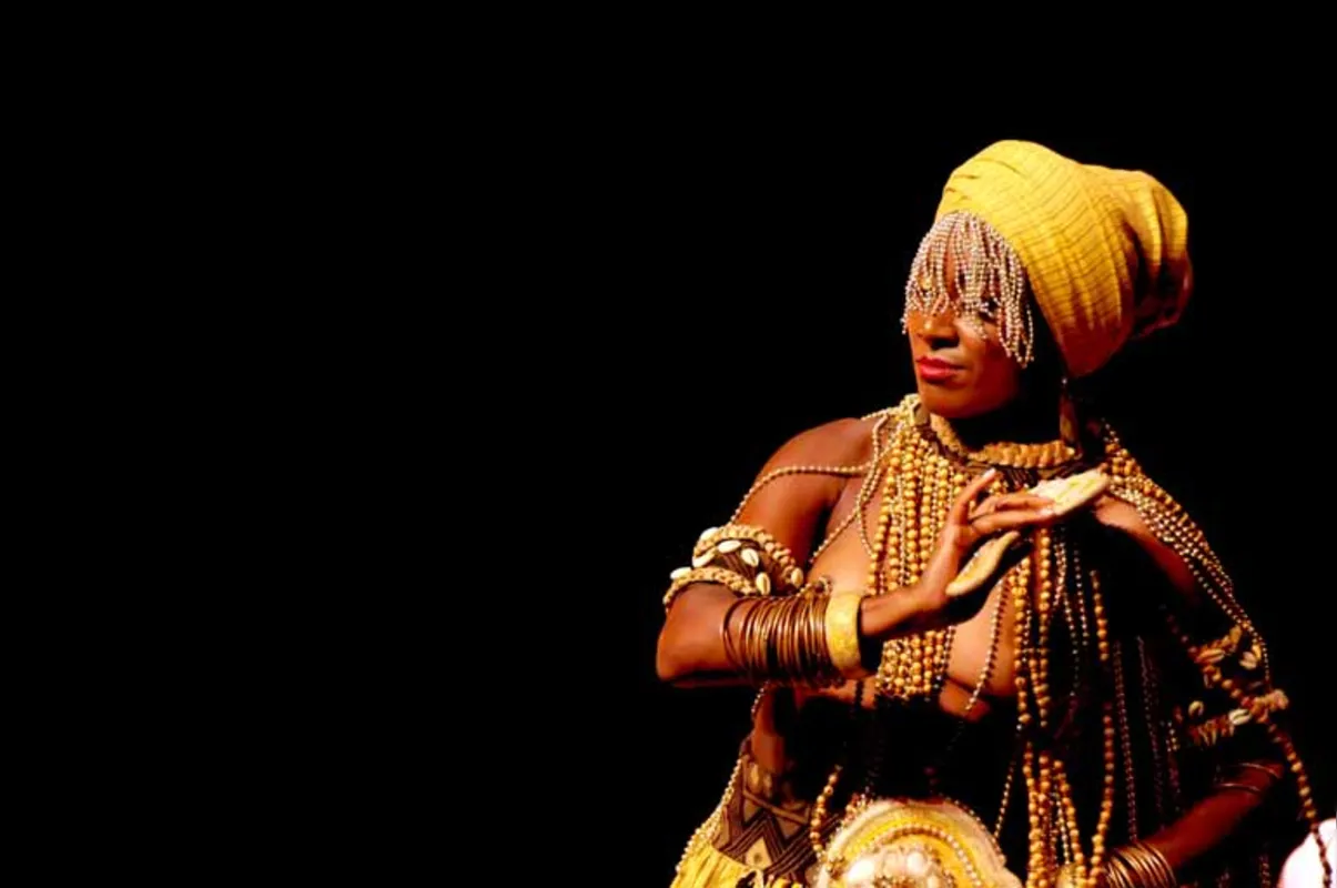 Oxum na representação artística do Balé Folclórico da Bahia: a doçura feminina