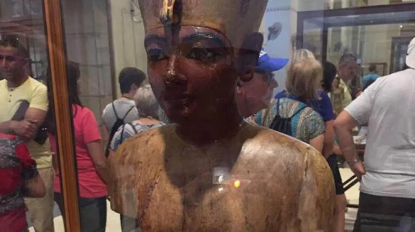 Imagem de Tutankamon, de 1346 a.C. Ela foi encontrada em sarcófago na Montanha do Vale dos Reis , em Luxor, no ano 1922 por arqueólogos britânicos
