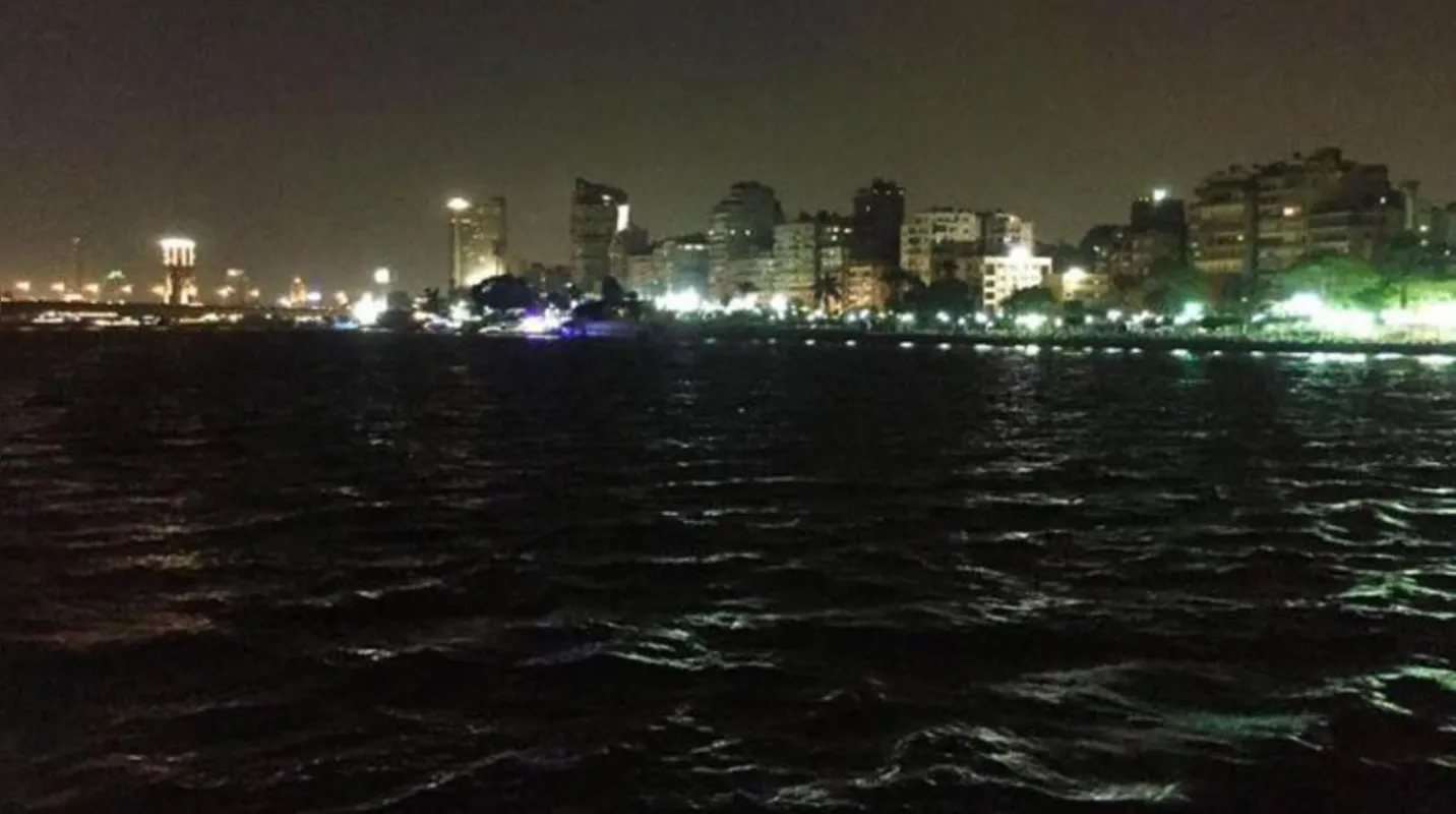 Rio Nilo, com a cidade do Cairo ao fundo