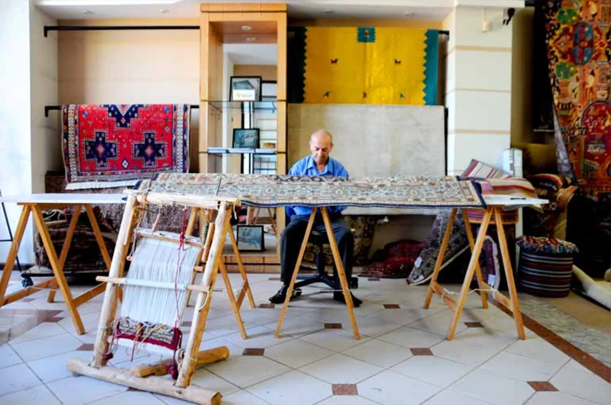 Jahangir Behrouzi: "Um tapete persa em uso, se bem cuidado, dura 100 anos facilmente"