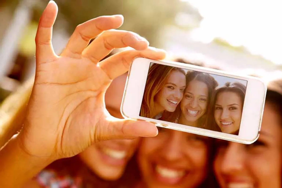 Pesquisas de comportamento mostram que a foto selfie é uma das mais utilizadas no Brasil