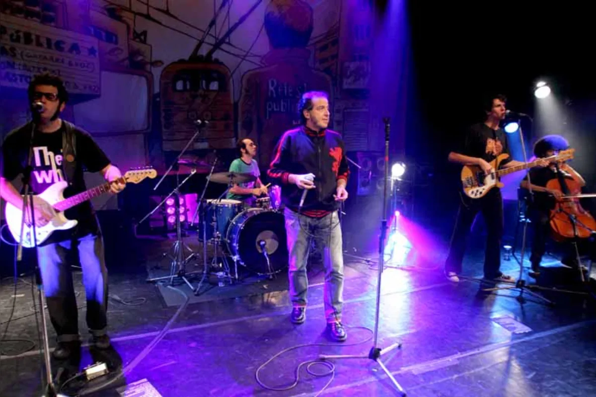 Nasi com a banda curitibana Relespública: parceria em shows pelo país