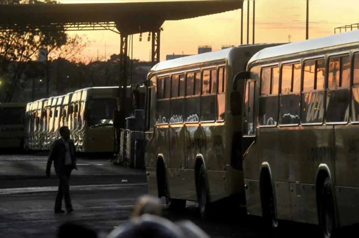 Ônibus não circularam durante a manhã em Londrina