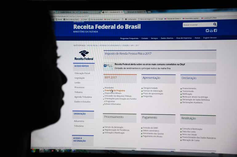Entre as ferramentas da Receita estão o Programa Gerador da Declaração, que deve ser instalado no computador, e o m-IRPF, aplicativo para tablets ou smartphones