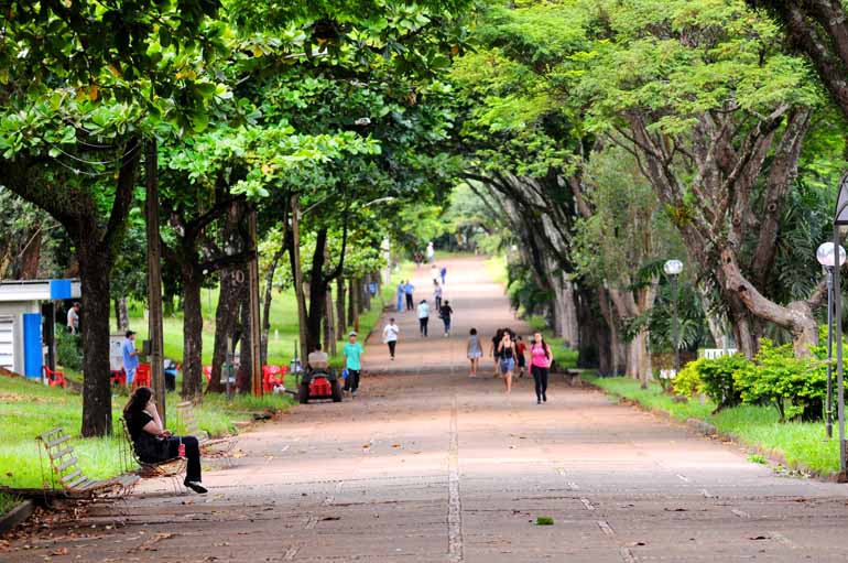 Número restrito de vagas nas universidades públicas reduz ainda mais a possibilidade de ingresso na graduação