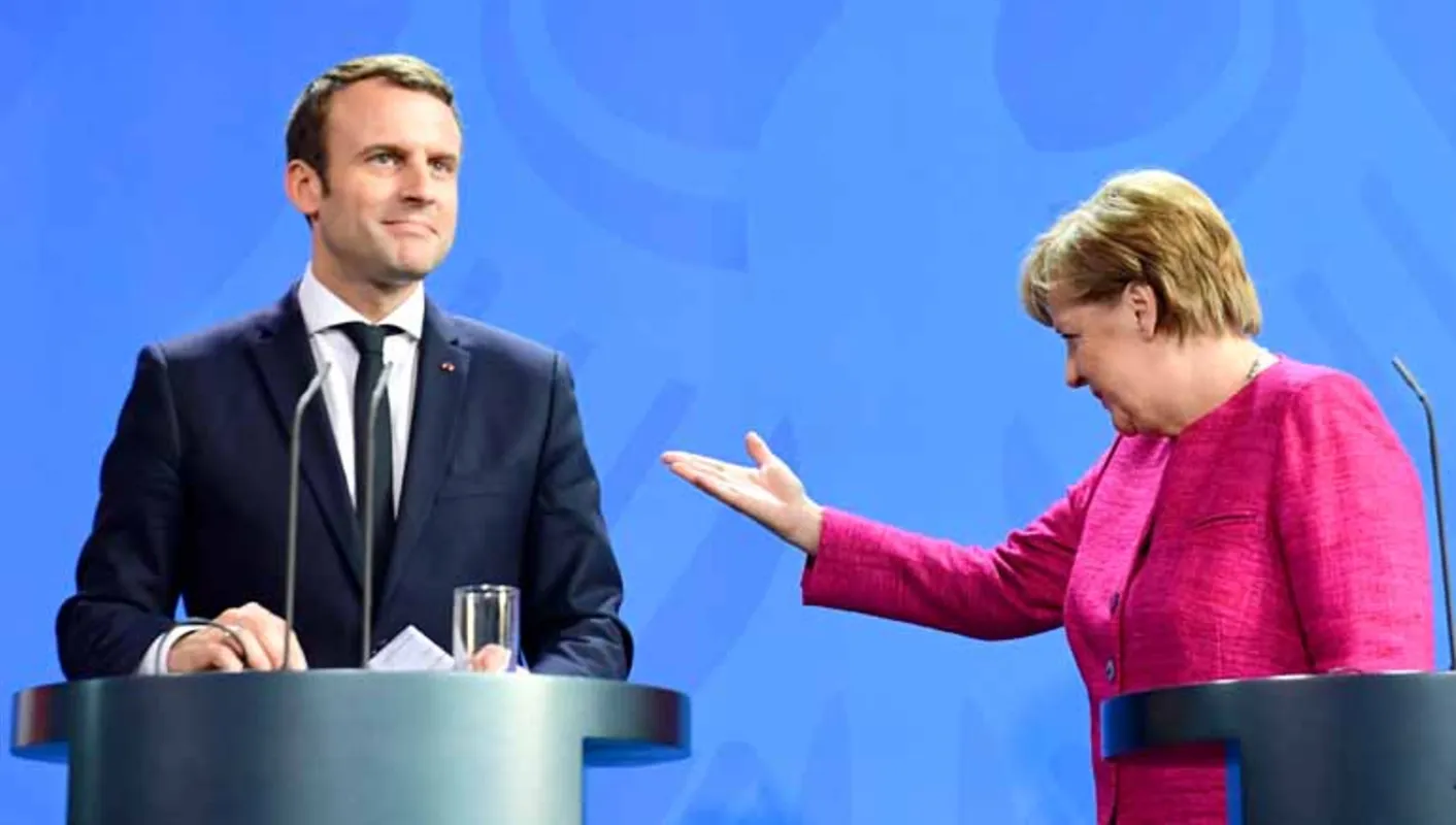 Em sua primeira viagem ao exterior como presidente da França, Emmanuel Macron se reuniu nessa segunda-feira (15) com Angela Merkel