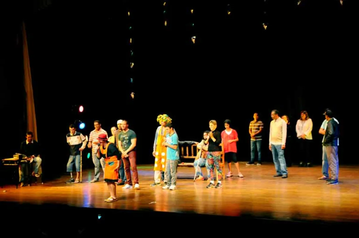 Usuários dos Caps da região de Londrina se apresentaram no Teatro Padre José Zanelli