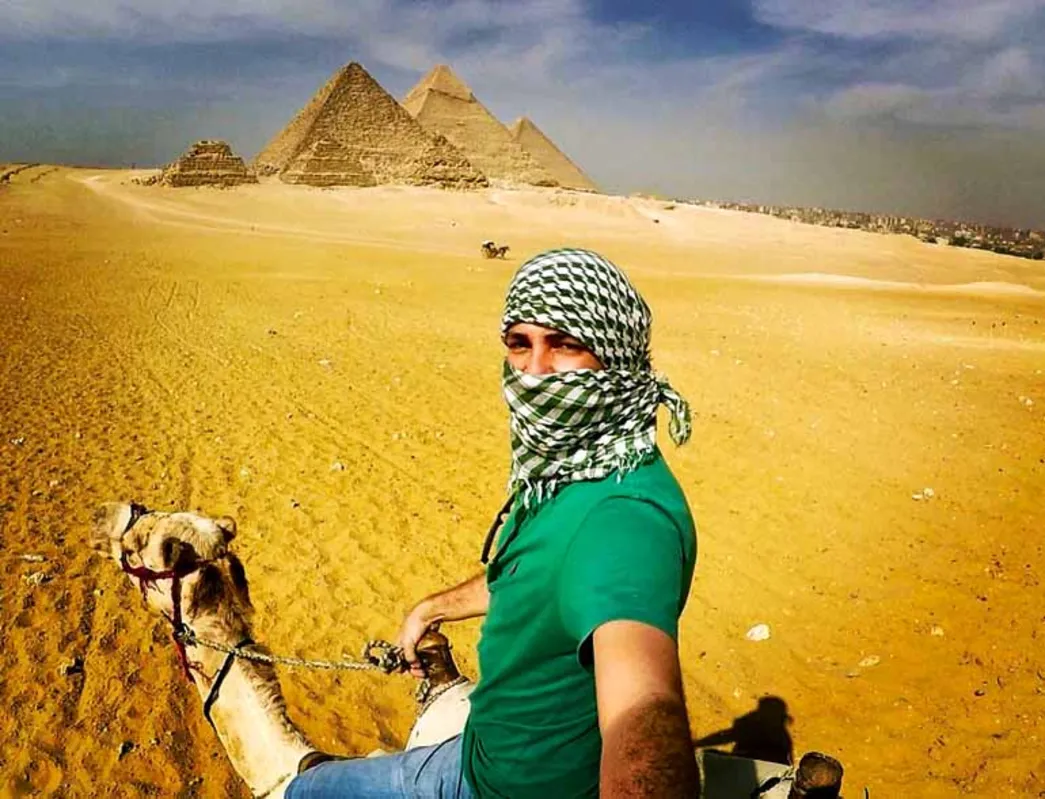 O empresário Felipe Furquim de Oliveira de férias no Cairo, Egito: hábito de criar o próprio roteiro rende boas surpresas