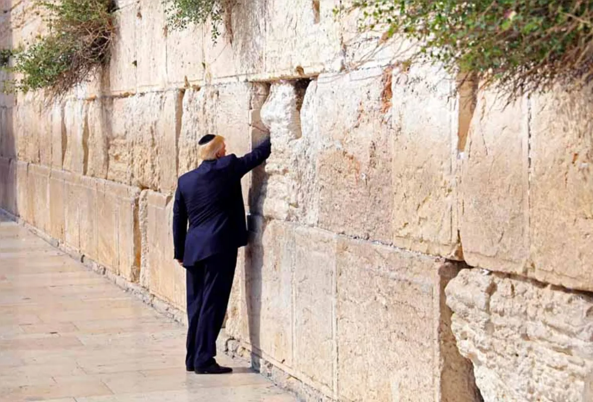 Visita de Trump ao muro sagrado não foi acompanhada por nenhum líder israelense: "Foi uma honra. Paz"