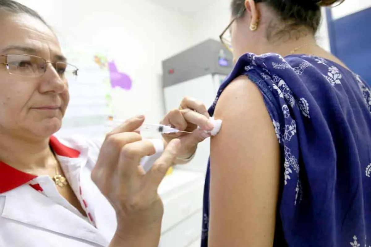 Considerando apenas os grupos prioritários da campanha de vacinação, 94.548 londrinenses receberam as doses da vacina, o que corresponde a 80% da meta