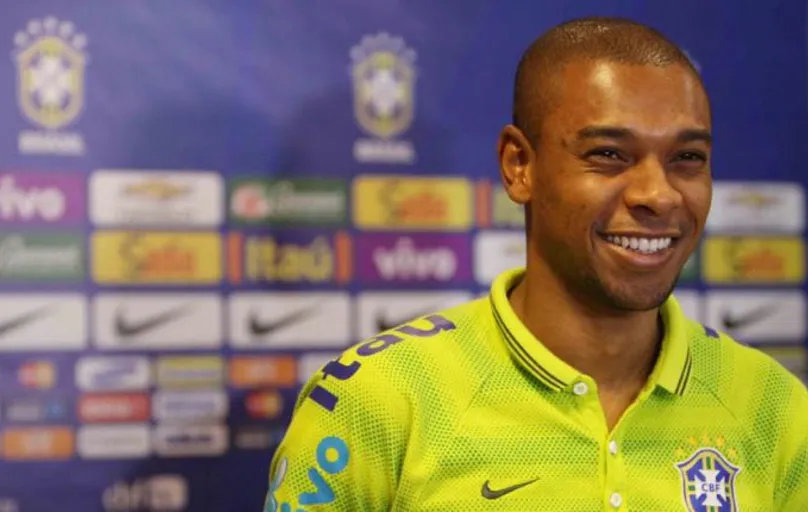 Fernandinho está rindo à toa: grande momento no Manchester City e na seleção brasileira