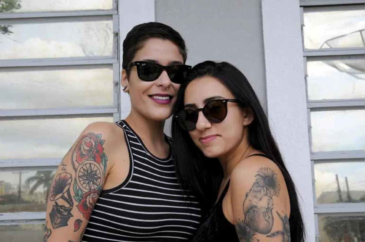 Nayane Codina e Daniela Campos oficializaram a união um ano após o início do relacionamento: "Família é tudo que gera amor, afeto, conforto"