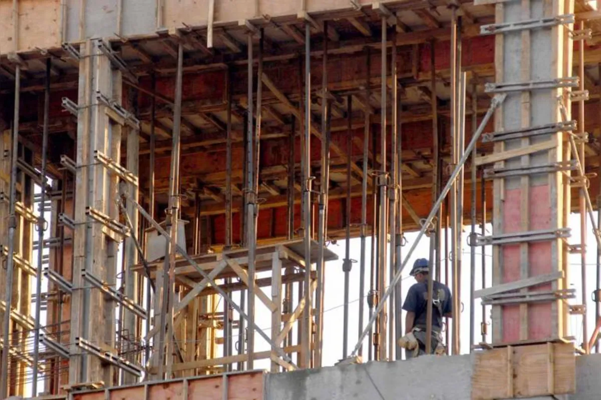 O valor das incorporações, obras e serviços realizados pelas empresas de construção somaram R$ 354,4 bilhões em 2015, segundo o IBGE