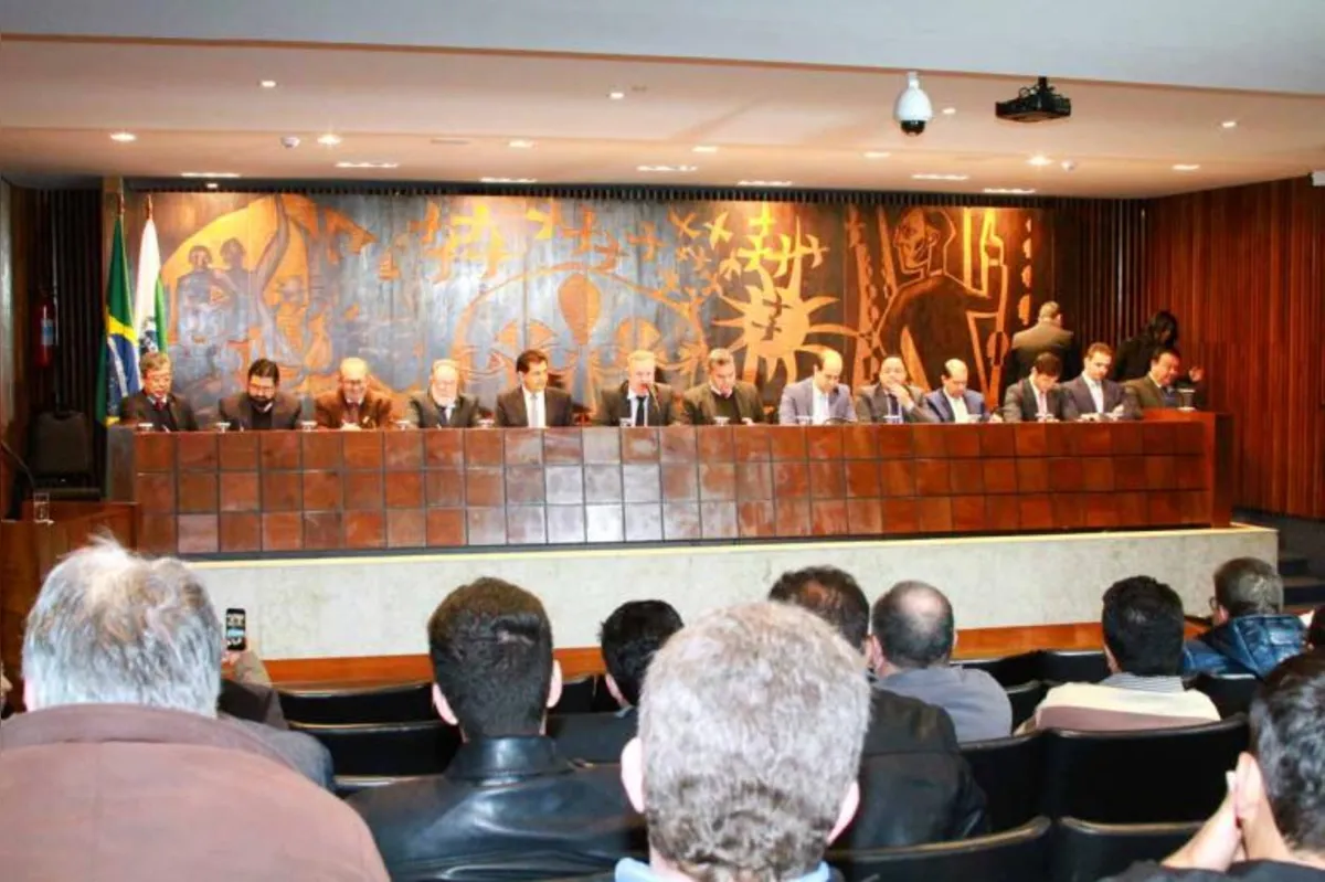 Assembleia Legislativa realizou audiência pública com o presidente do TRE na tentativa de evitar redução de 80 das 206 zonas eleitorais do Paraná