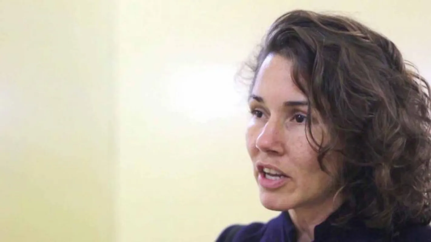 Documentarista carioca Eliza Capai ministra oficina em Londrina e entrevista  representantes de movimentos sociais que ocuparam prédios públicos na cidade