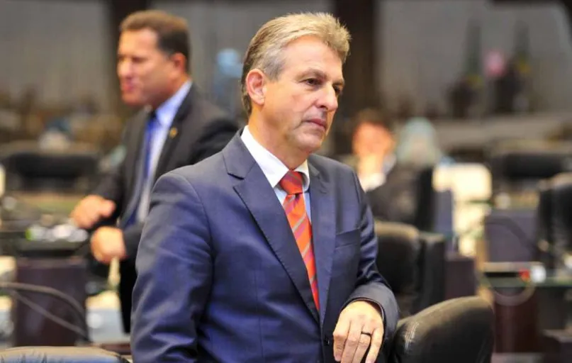 O  líder da oposição, Tadeu Veneri (PT), se mostrou preocupado com a "venda de um novo lote" de ações da Copel, por exigência do governo federal para a renegociação das dívidas dos Estados