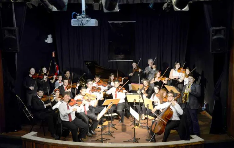 Orquestra Jovem de Londrina com integrantes do Projeto Sol Maior: pela primeira vez será apresentada a música "Madre", com violino e orquestra