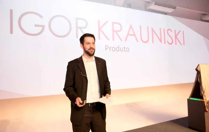 O gerente de Produtos da LG, Igor Krauniski: "Ninguém assiste TV exatamente do centro da tela"