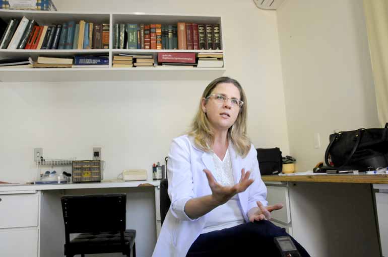 Jaqueline Capobianco, infectopediatra: técnica para eliminar secreção que viralizou nas redes sociais não é recomendação de rotina dos especialistas