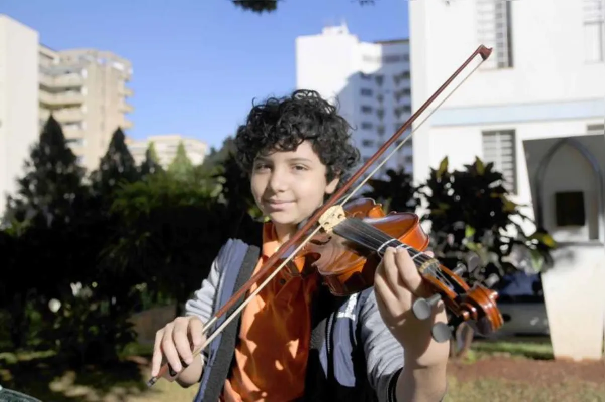 "A música me ajuda a encontrar a paz interior", garante Fernando Ribeiro Costa