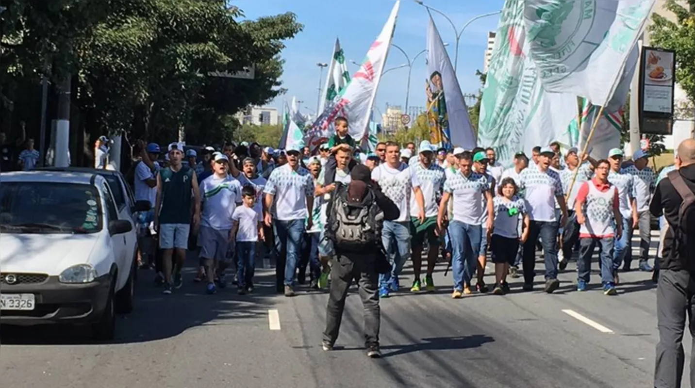 Imagem ilustrativa da imagem Torcida do Palmeiras faz protesto e cobra título da Libertadores