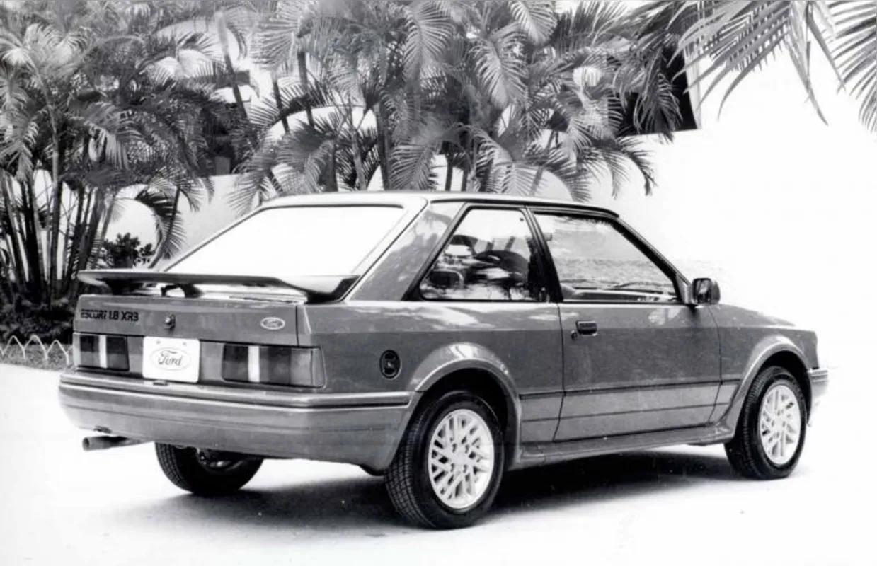 Lançado em 1982, o Ford Escort XR3, versão esportiva do compacto, chegou ao Brasil um ano depois e logo se tornou o sonho de consumo de uma geração