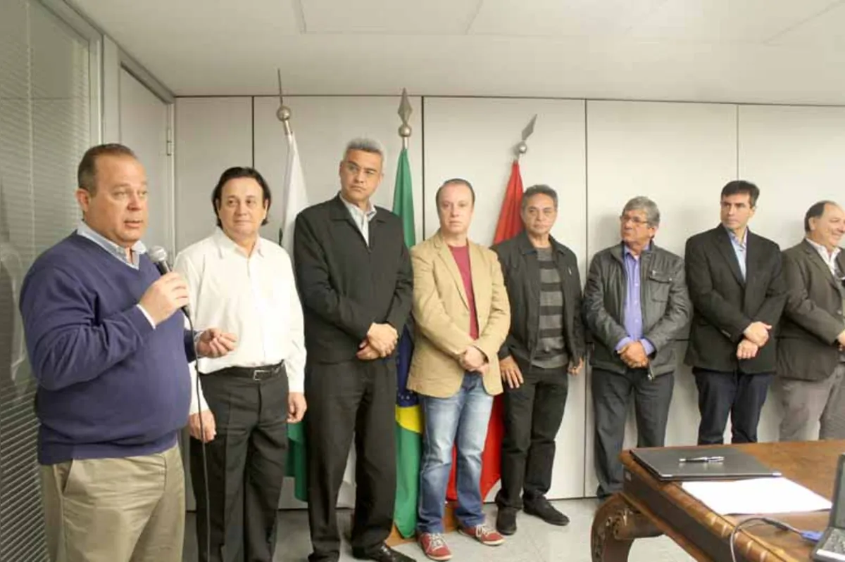 O superintendente do Grupo FOLHA, José Nicolás Mejía, na solenidade de assinatura dos decretos municipais: setor produtivo unido gera mais desenvolvimento