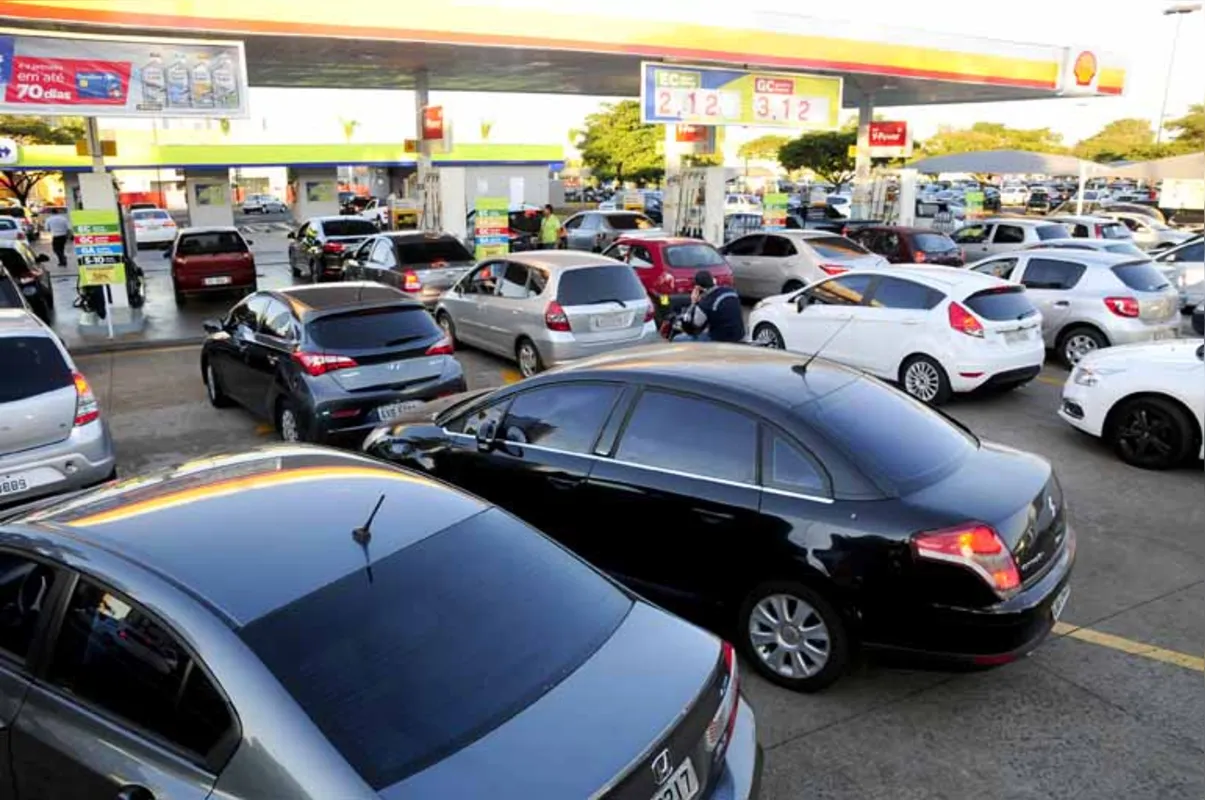 Em Londrina, na sexta-feira os preços já variavam de R$ 3,12 a R$ 3,89 para a gasolina e de R$ 2,12 a R$ 2,69 para o etanol em alguns postos