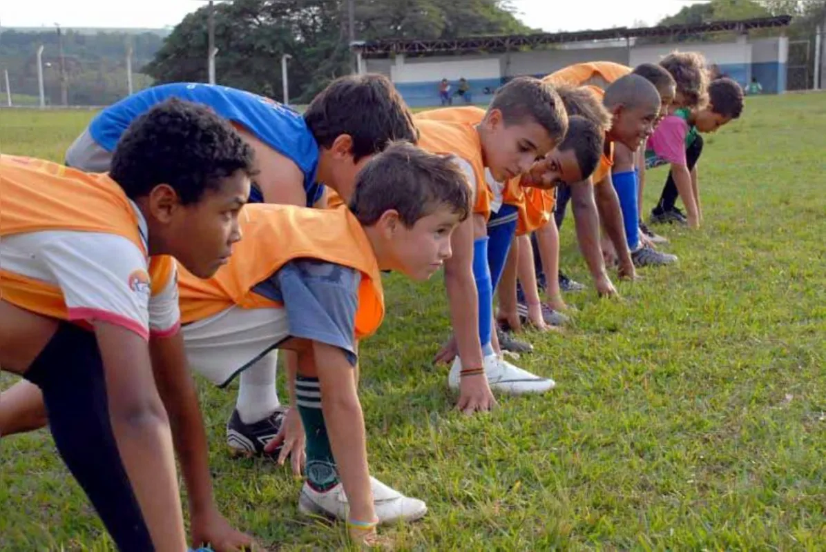 Atualmente, 140 meninos com idades entre 7 e 17 anos são atendidos pela Associação Atlética dos Menores Ribeirão-Clarenses