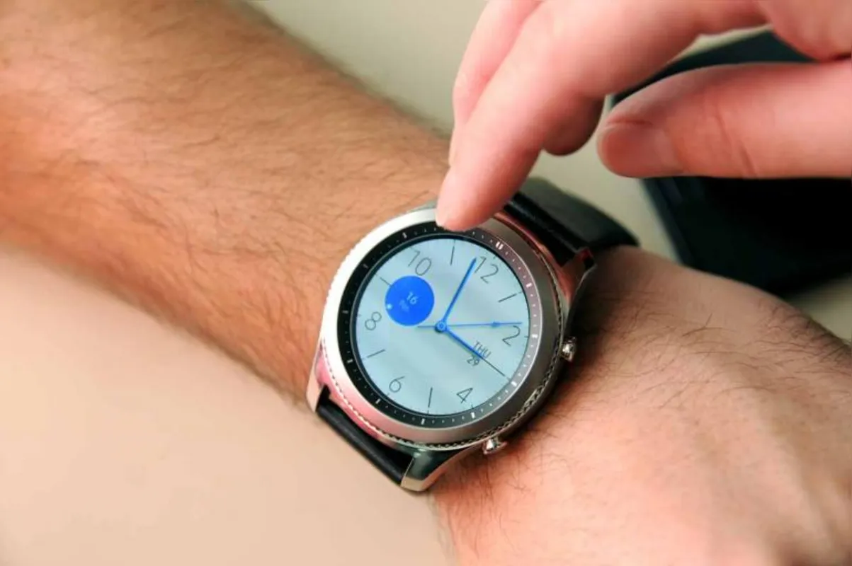 Com preço médio de R$ 2.199, relógios inteligentes têm custo alto e consumidor deve avaliar se gadget atende às suas expectativas