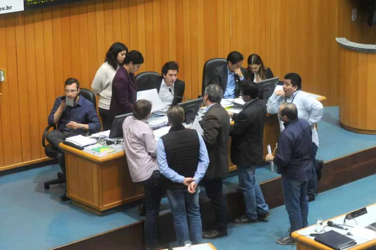 A sessão da Câmara foi paralisada por mais de três horas para negociação das emendas que alteram o Plano Diretor