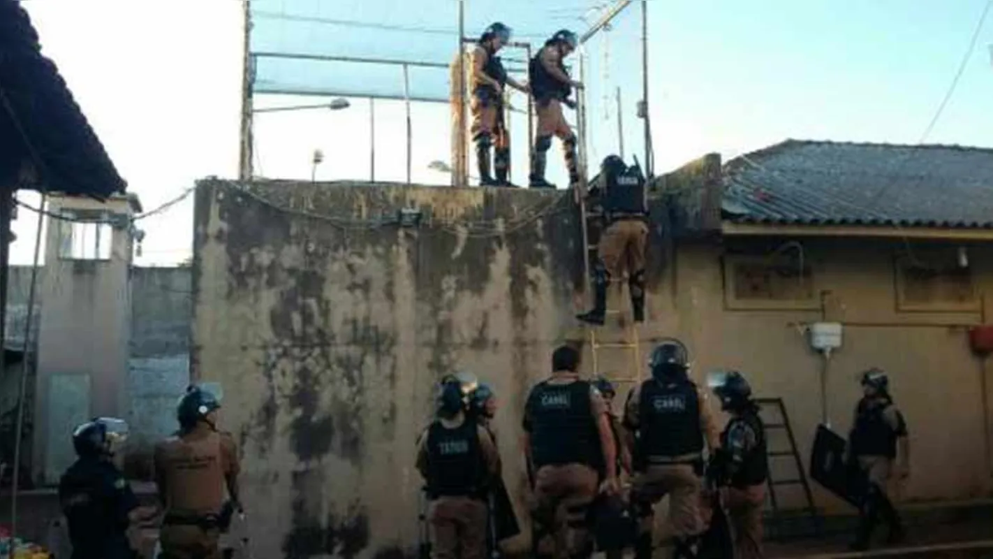 Rebeliões e fugas tornaram-se parte da rotina de policiais e agentes que trabalham na cadeia