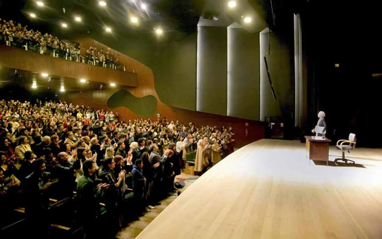 Fernanda Montenegro: aplaudida em pé pelo público que lotou o teatro
