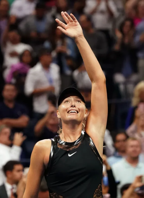 Imagem ilustrativa da imagem Sharapova chora em vitória emocionante em NY