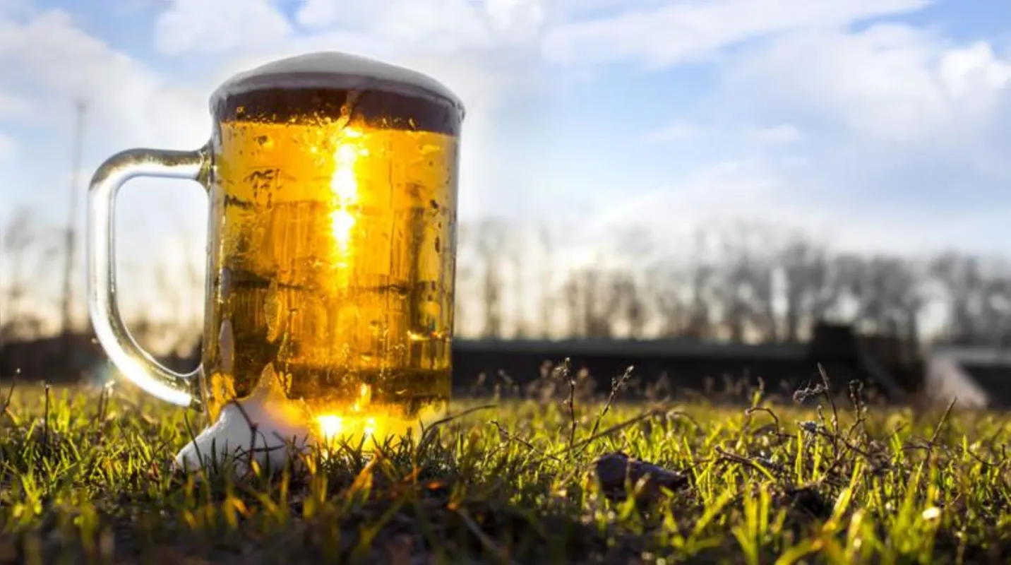Imagem ilustrativa da imagem Um brinde à cerveja no estádio