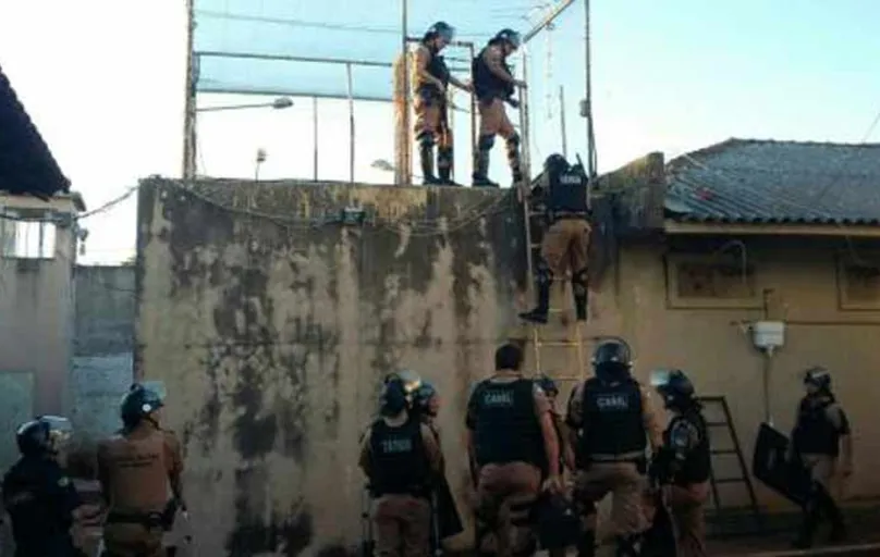 Rebeliões e fugas tornaram-se parte da rotina de policiais e agentes que trabalham na cadeia