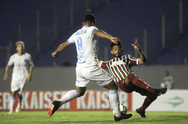 O centroavante Carlos Henrique balançou as redes duas vezes e alviceleste mostrou força contra equipe da Série A do Brasileiro
