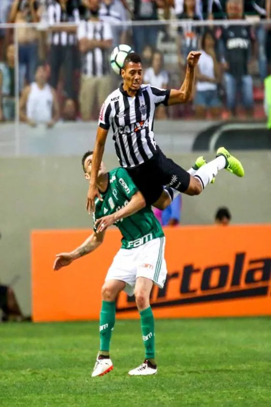 Palmeiras e Galo fizeram um duelo equilibrado no estádio Independência e, no final, ficaram no empate