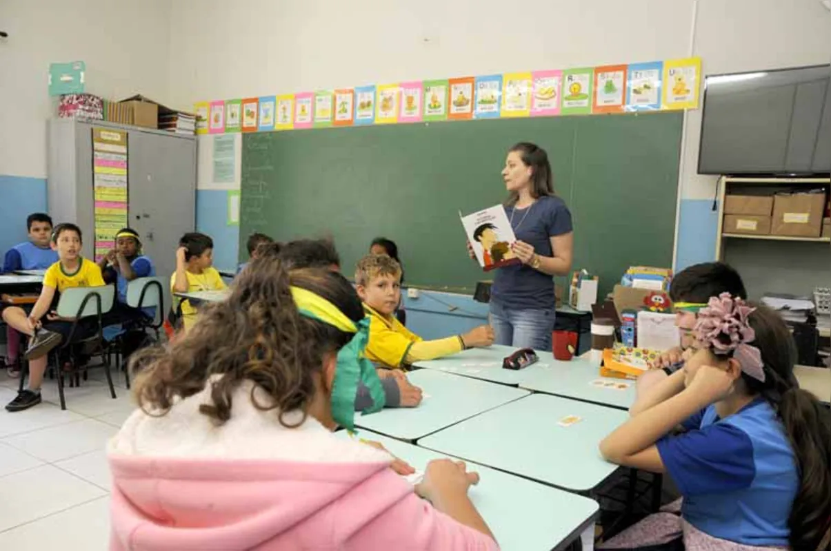 Ana Luiza Tófano, professora da Escola Municipal Luiz Marques Castelo (zona rural), teve contato com o kit em 2011: hoje, através dele, trabalha a poesia com os alunos
