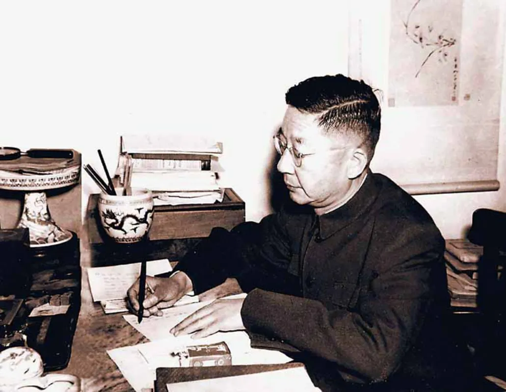 Lao She: diz a lenda que ele foi escolhido para receber o Nobel de Literatura de 1968, após várias tentativas de contato descobriram que ele havia morrido há dois anos