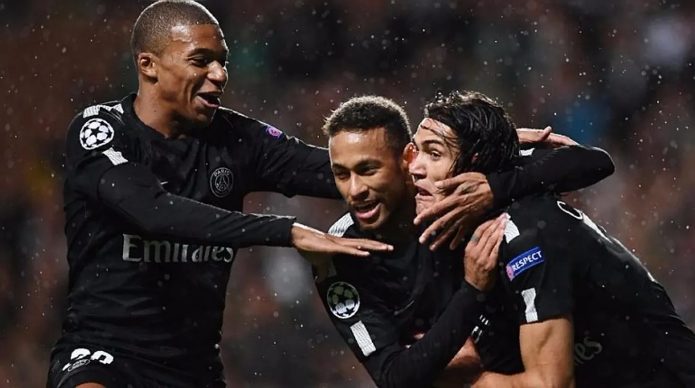 Imagem ilustrativa da imagem Neymar marca, trio ofensivo brilha e Paris Saint-Germain faz 5 a 0 no Celtic
