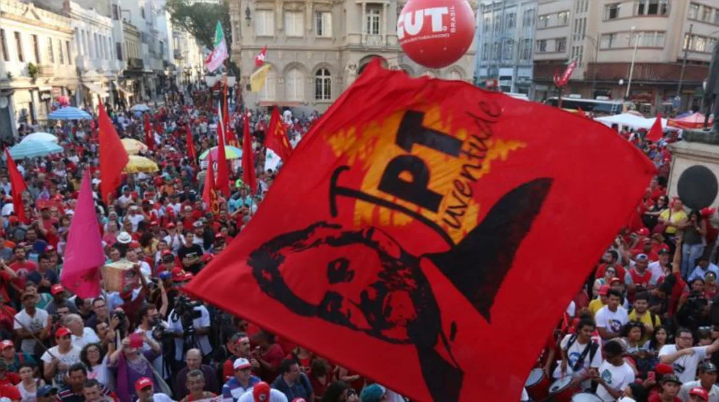 Ato na Praça Generoso Marques após depoimento do ex-presidente Lula a Sérgio Moro