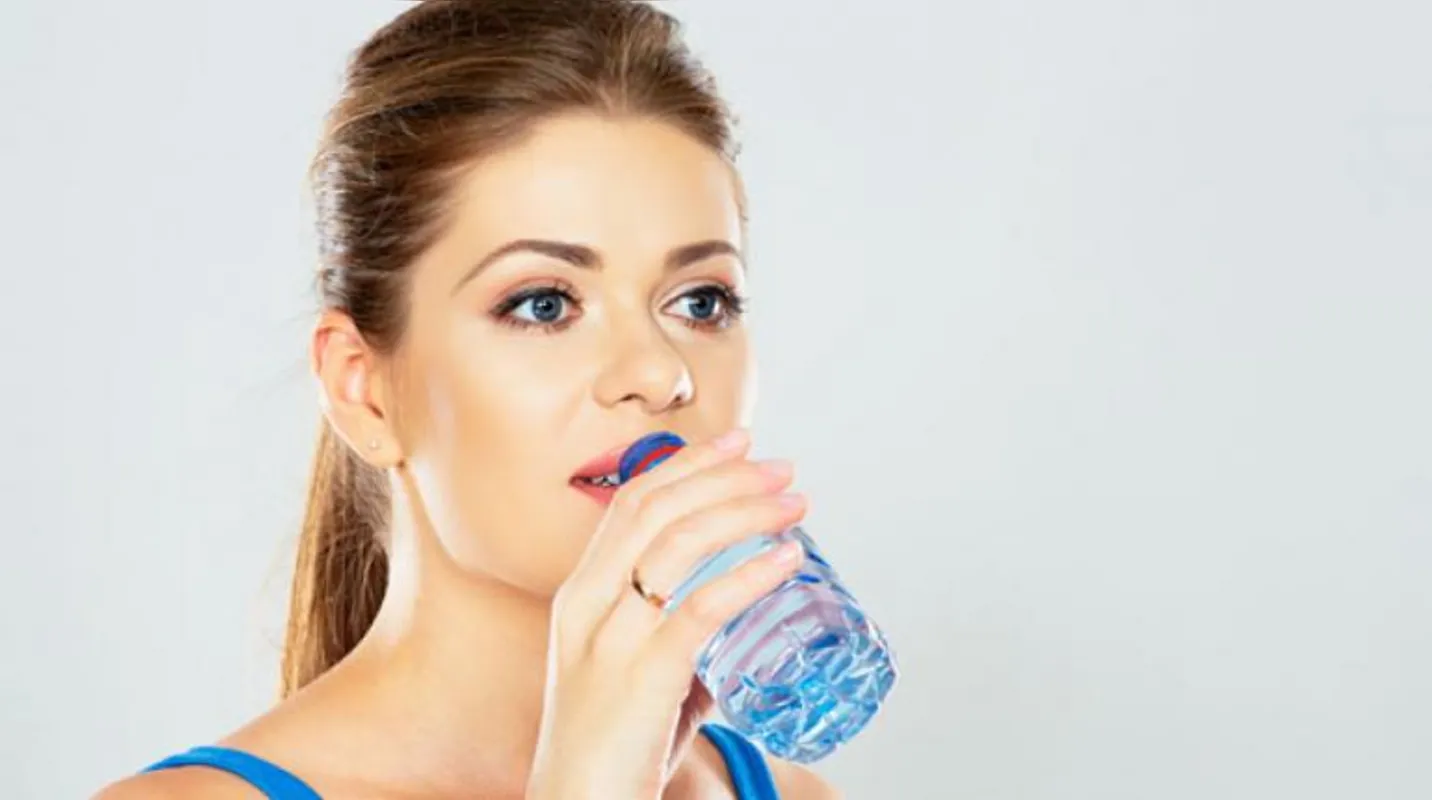 Imagem ilustrativa da imagem Beber água não emagrece, mas ajuda na dieta