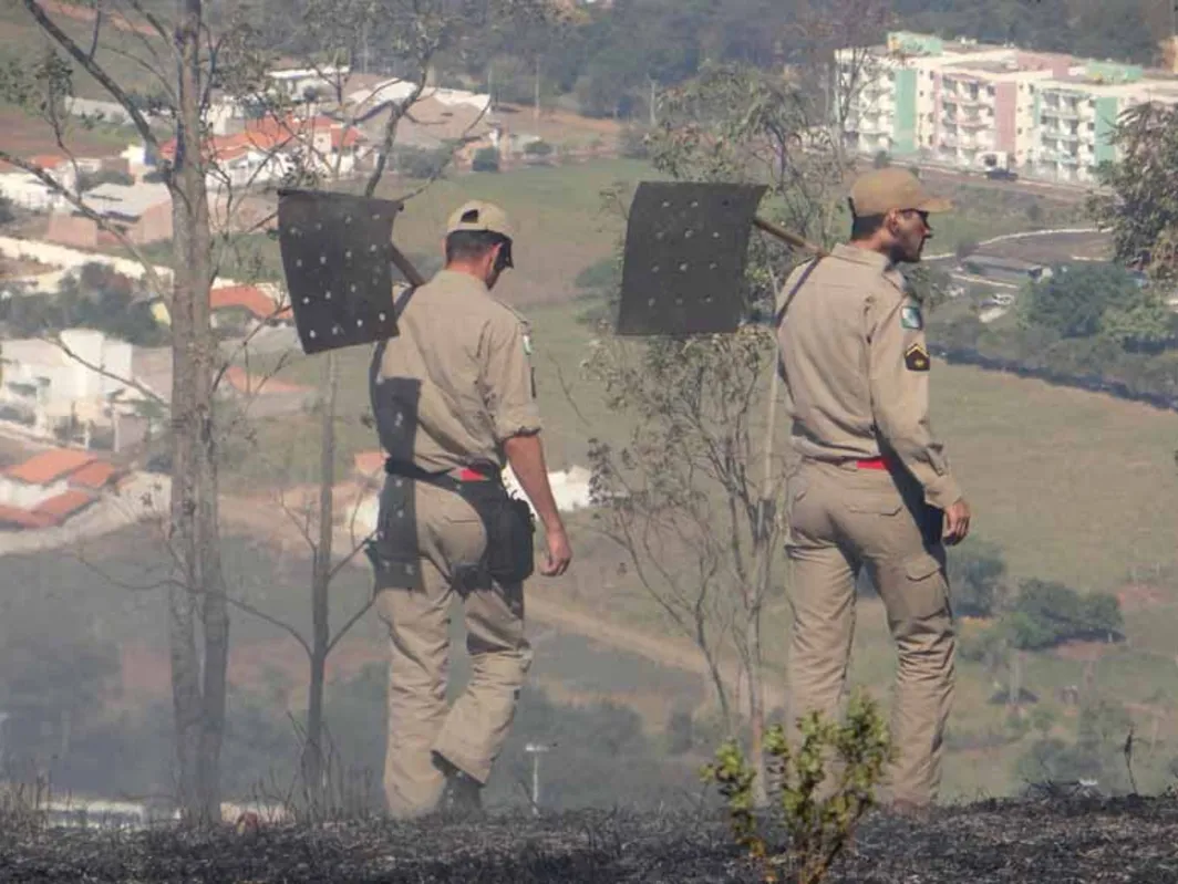 Em menos de uma semana, bombeiros já atenderam duas graves ocorrências no Morro do Bim, no Parque Ambiental de Santo Antônio da Platina