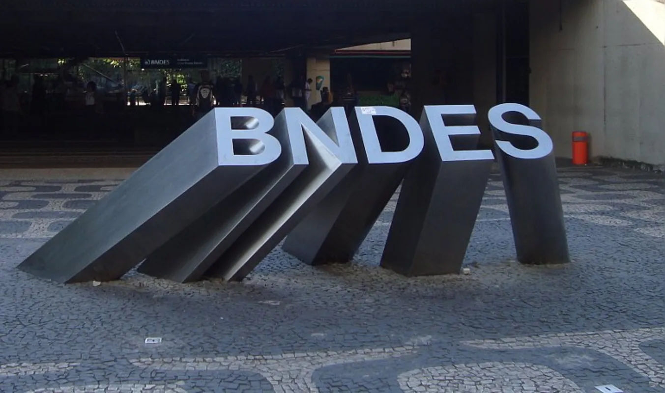 Imagem ilustrativa da imagem Diretor do BNDES confirma devolução de R$ 50 bi neste ano; R$ 33 bi neste mês