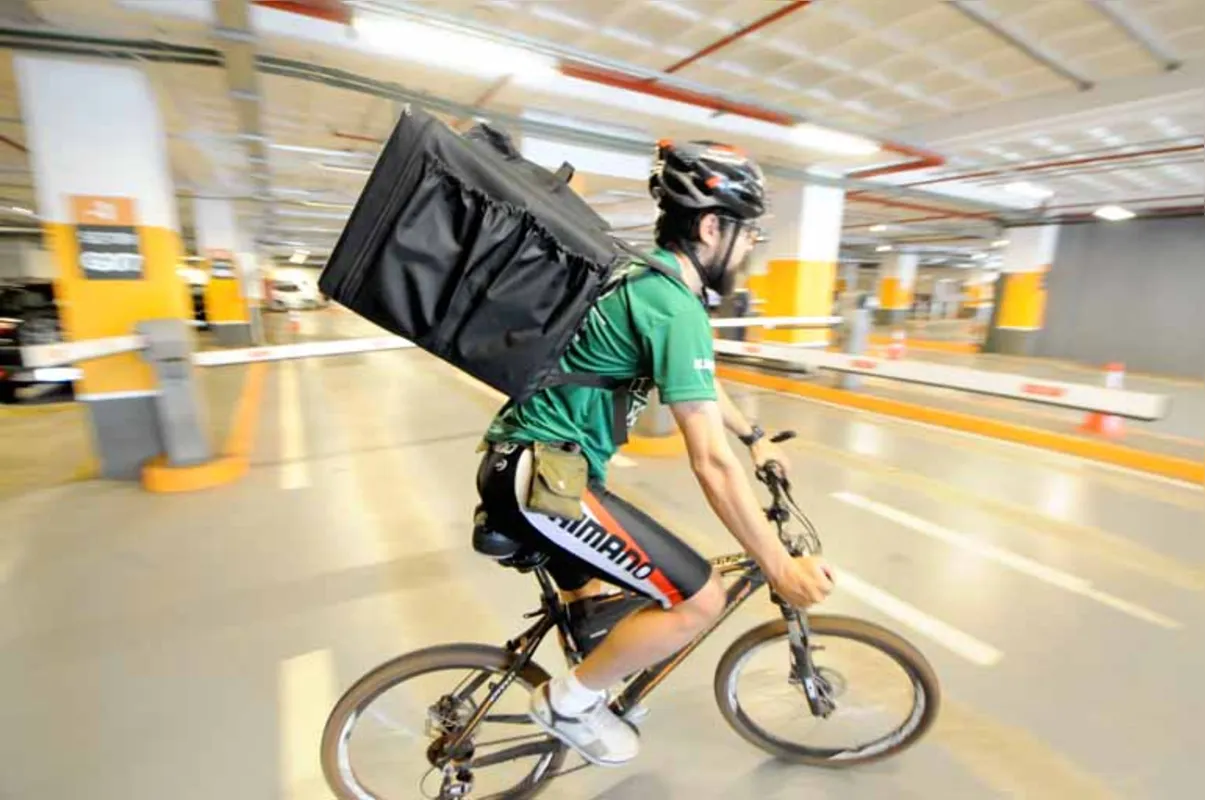 Mais comum nos grandes centros, a entrega de encomendas por bicicletas chegou a Londrina. Veja vídeo utilizando a tecnologia da Realidade Aumentada