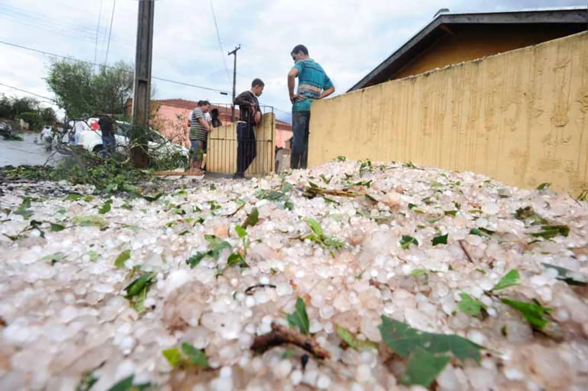 Do início de 2016 até terça-feira foram registrados no Paraná 228 vendavais, 67 chuvas de granizo e 157 enxurradas