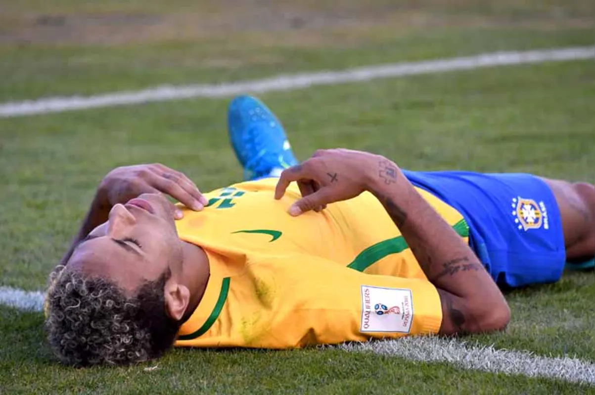 Neymar foi "vencido" pelo goleiro Lampe, que recebeu elogios do treinador brasileiro ao final do jogo