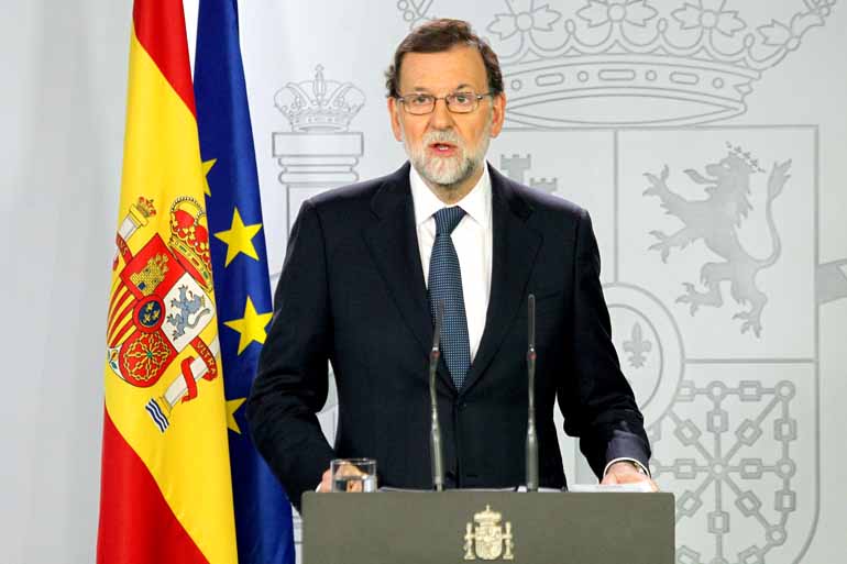 Stringer/AFP - Mariano Rajoy pode suspender a autonomia parcial da Catalunha e forçar eleições antecipadas Stringer/AFP - Mariano Rajoy pode suspender a autonomia parcial da Catalunha e forçar eleições antecipadas